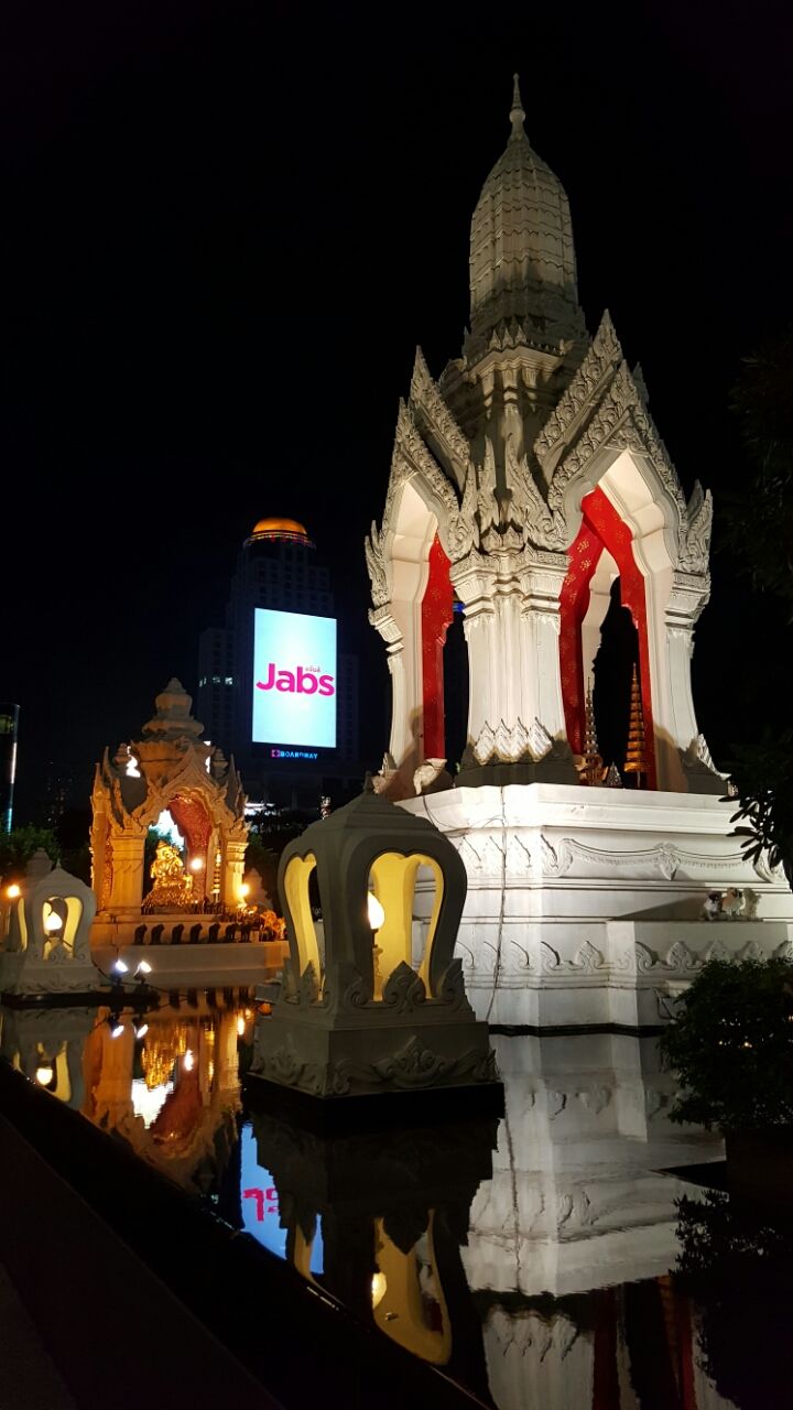Photo of Night time Bangkok Centerpoint Shopping Center by Lincoln