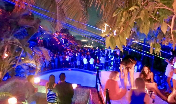 Best Nightclubs Bars And Shacks That You Must Visit When In Goa A Lawyers Voyage Tripoto Many of the tourist places in goa are famous landmarks, unesco world heritage sites, beautiful churches, interesting local markets, and old portuguese structures. best nightclubs bars and shacks that