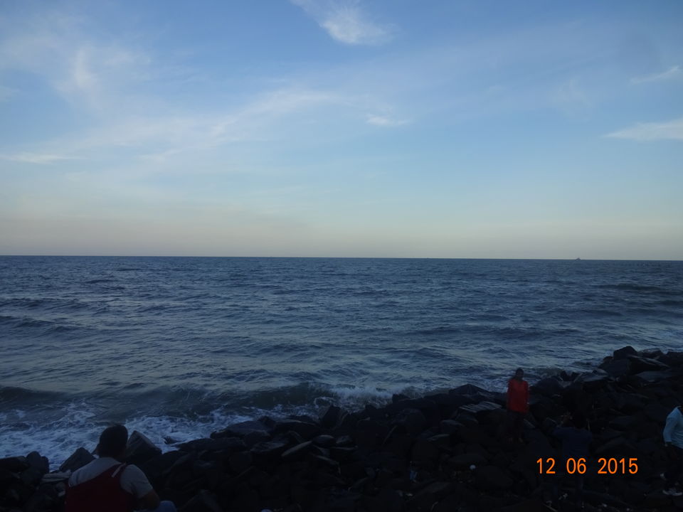 Photo of Promenade Beach, White Town, Puducherry, India by Nikita Mathur