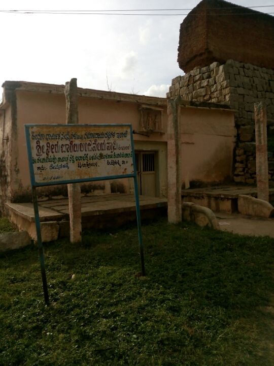 Photo of You stand on the edge n you see the depth- Avalabetta 100 km drive from Blore by Hanee