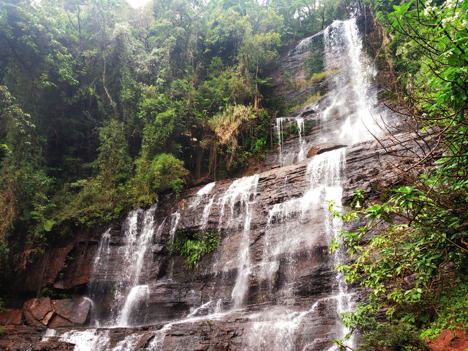 Photo of Jhari Waterfall, Thippanahalli Estate Road, Inam Dattathreya Peeta, Karnataka, India by Ranjit Periyasami