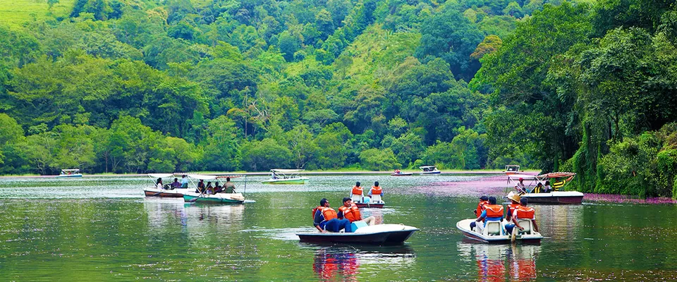 Photo of Pookode Lake, Pookode, Kerala by Ranjit Periyasami