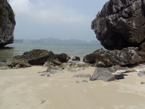 Photo of Cat Ba Island – A lucky find 7/11 by Khyati Maloo