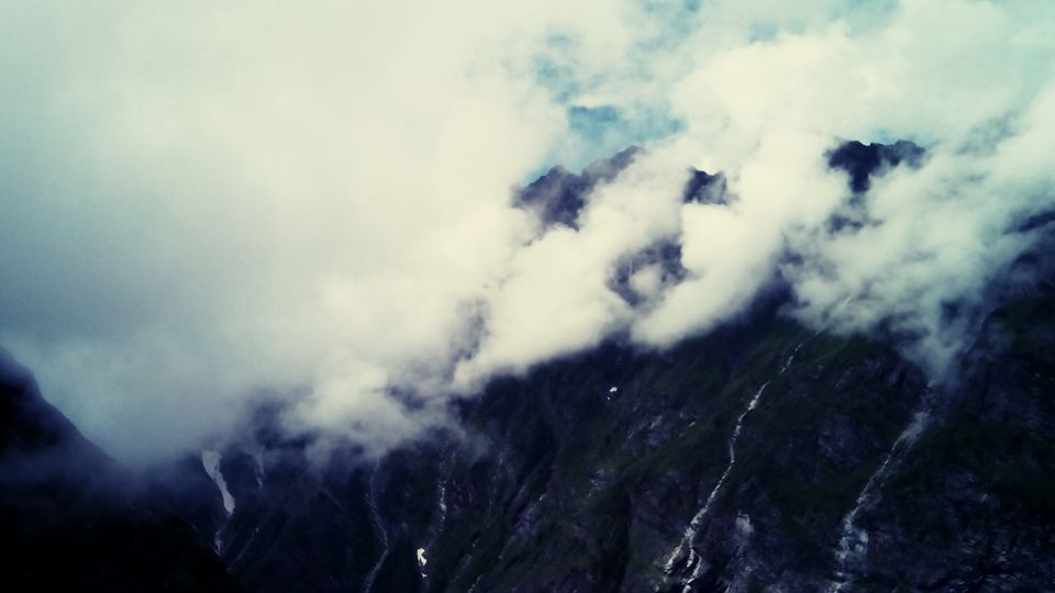 Photo of Trek to the Valley of Flowers, Uttarakhand 5/10 by Shazia Khanam