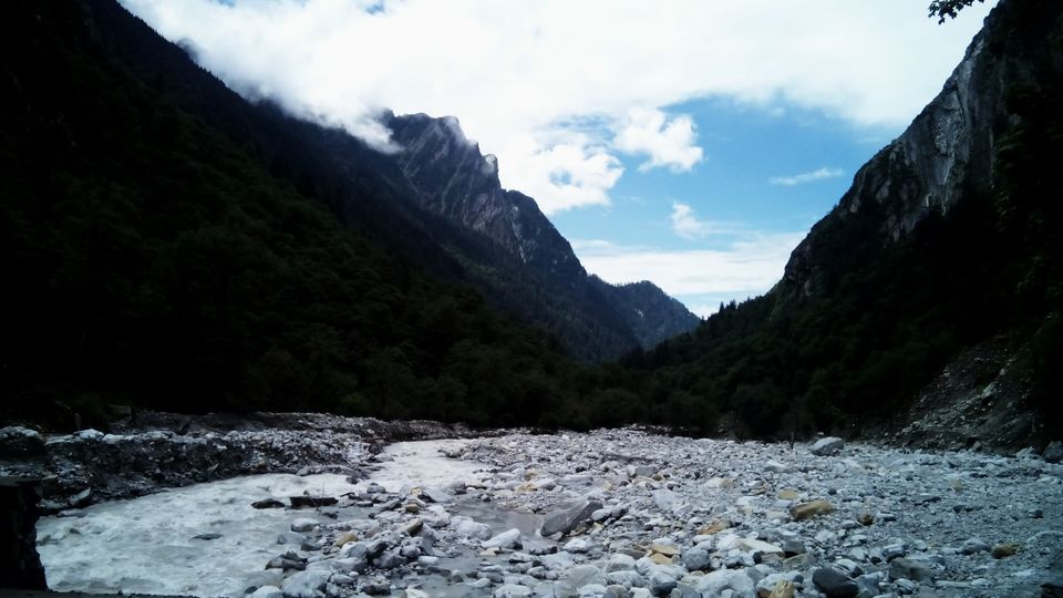 Photo of Trek to the Valley of Flowers, Uttarakhand 7/10 by Shazia Khanam