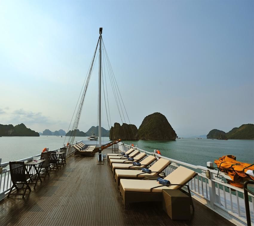 Photo of Ha Long, Quang Ninh province, Vietnam by Indochina Legend