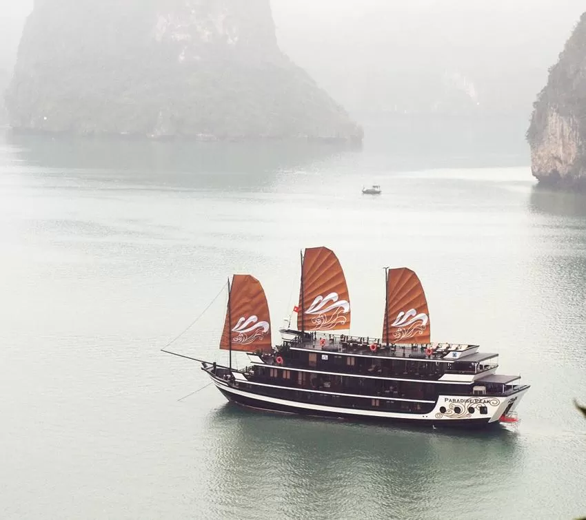Photo of Ha Long, Quang Ninh province, Vietnam by Indochina Legend
