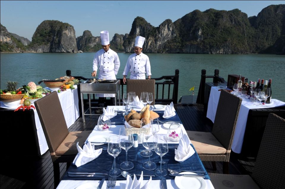 Photo of Halong Paradise Peak Cruise 1/16 by Indochina Legend