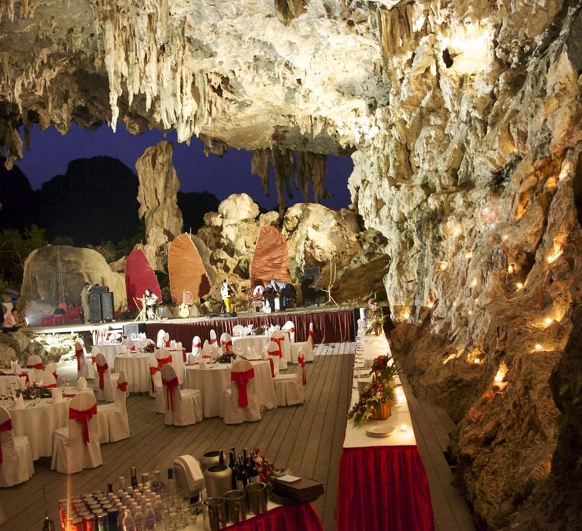 Photo of Emotion Cruises Halong Bay 4/13 by Indochina Legend
