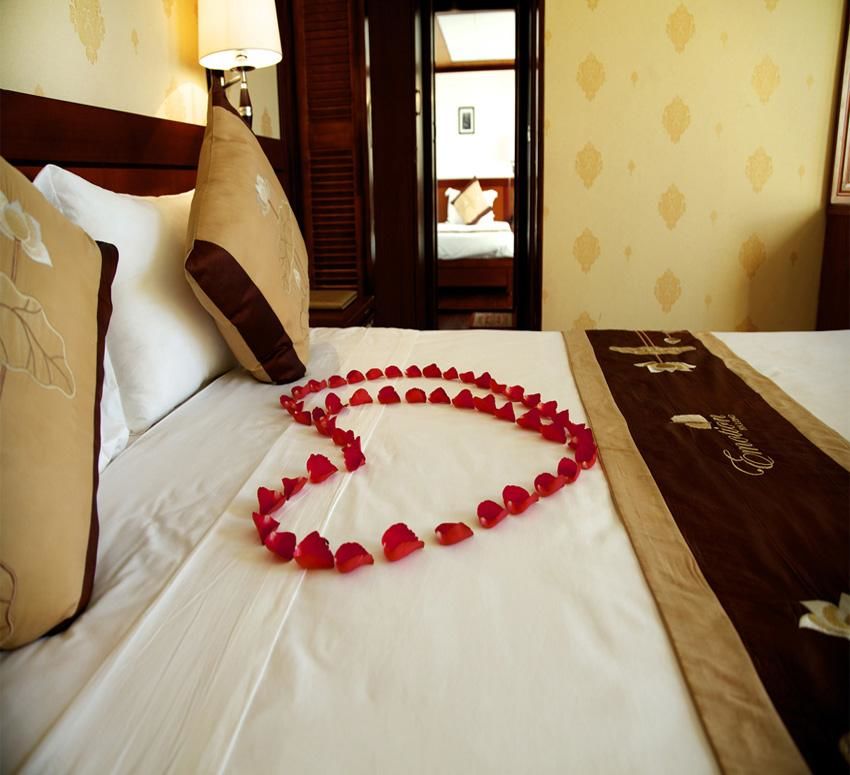 Photo of Emotion Cruises Halong Bay 5/13 by Indochina Legend