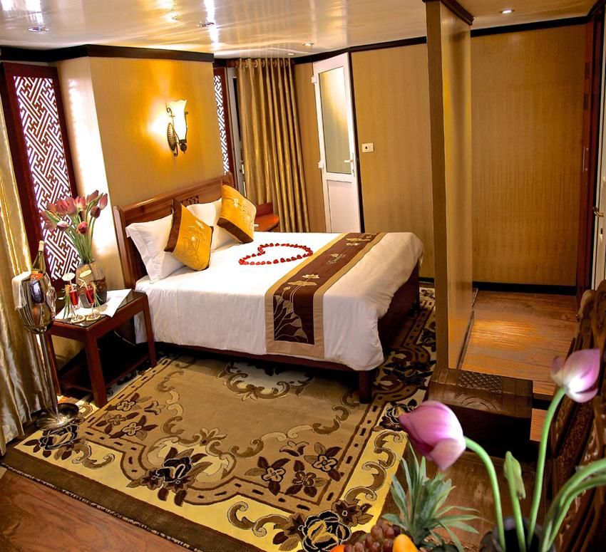 Photo of Emotion Cruises Halong Bay 10/13 by Indochina Legend