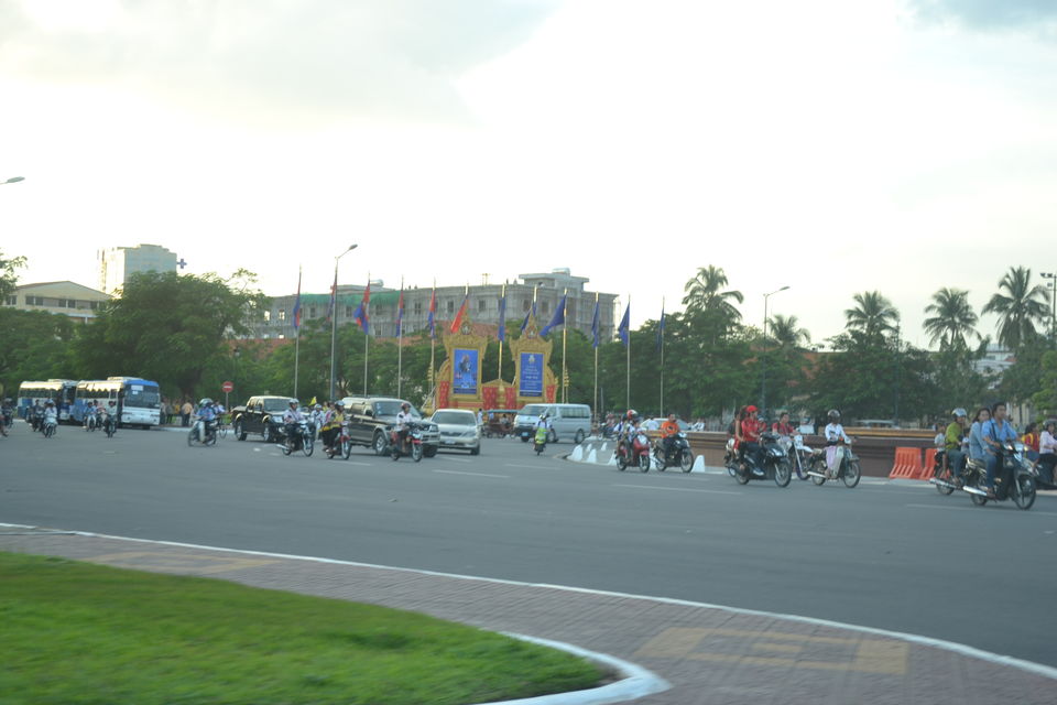 Photo of Independence Monument, Phnom Penh, Cambodia by Kim Buenafe