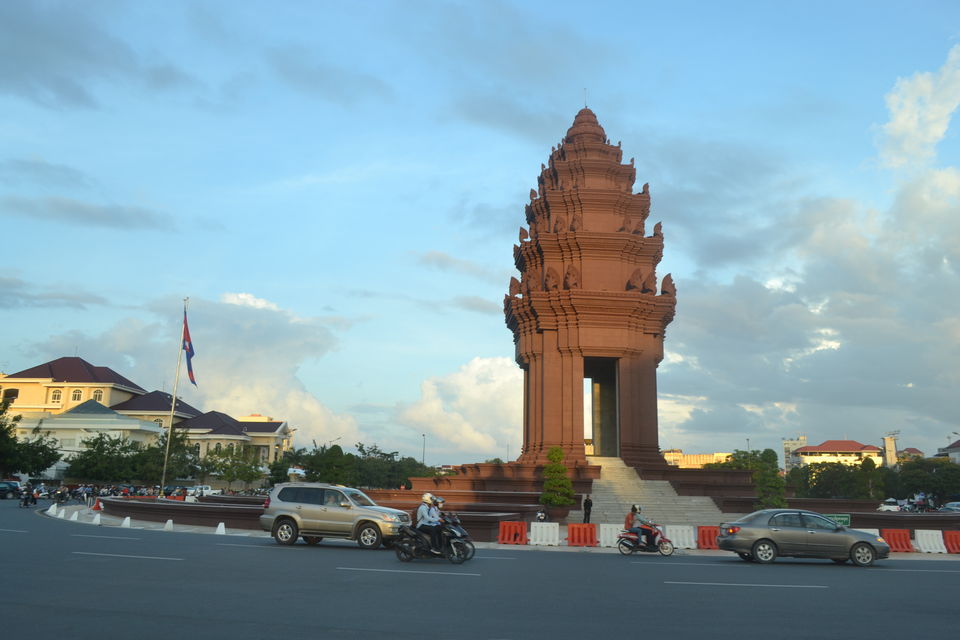 Photo of Independence Monument, Phnom Penh, Cambodia by Kim Buenafe