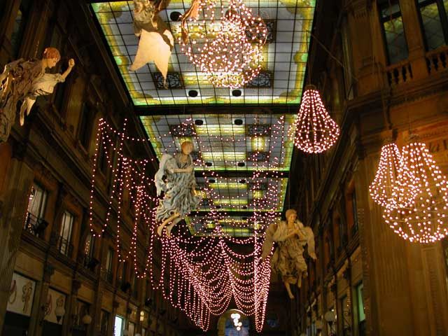 Photo of Galleria Alberto Sordi, Piazza Colonna, Rome, Italy by Maria Rosaria Moscato