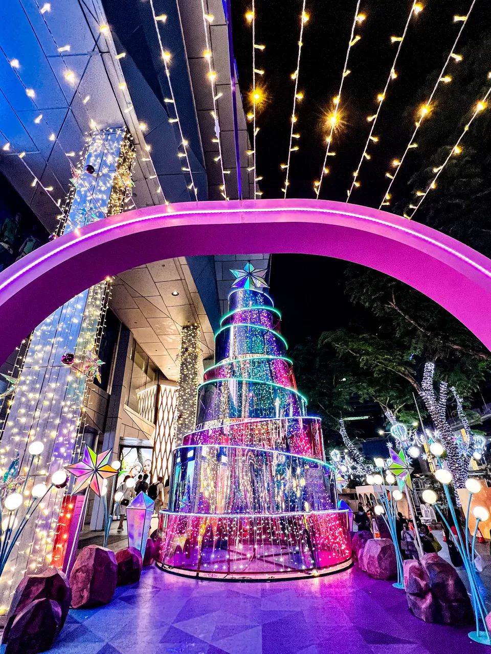 Photo of Orchard Road By Kadambari Bhatte (curlytravelmess)