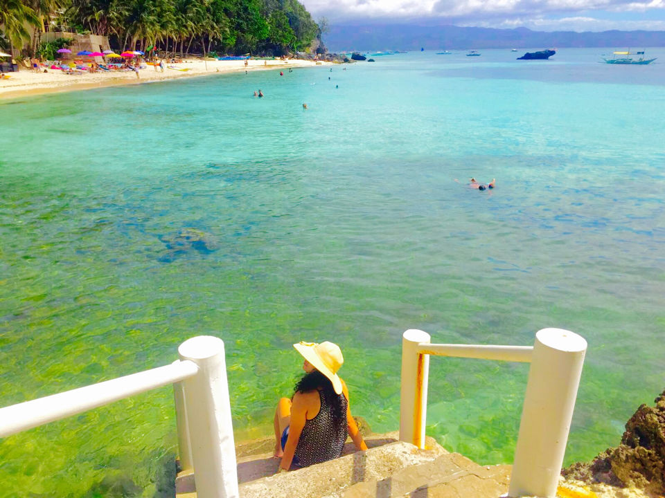 Photo of This Place is Highly Over rated! Boracay Island, Philippines by Kadambari Bhatte (curlytravelmess)