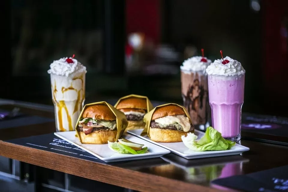 Photo of Middle Road, 25 Degrees Burger, Wine & Liquor Bar, Hotel G, Singapore by Kadambari Bhatte (curlytravelmess)