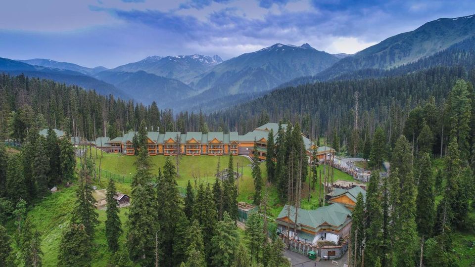 Photo of Spas, Yoga Retreats, Good Food and Priceless Views at These Destination Wellness Resorts in India by Kadambari Bhatte (curlytravelmess)
