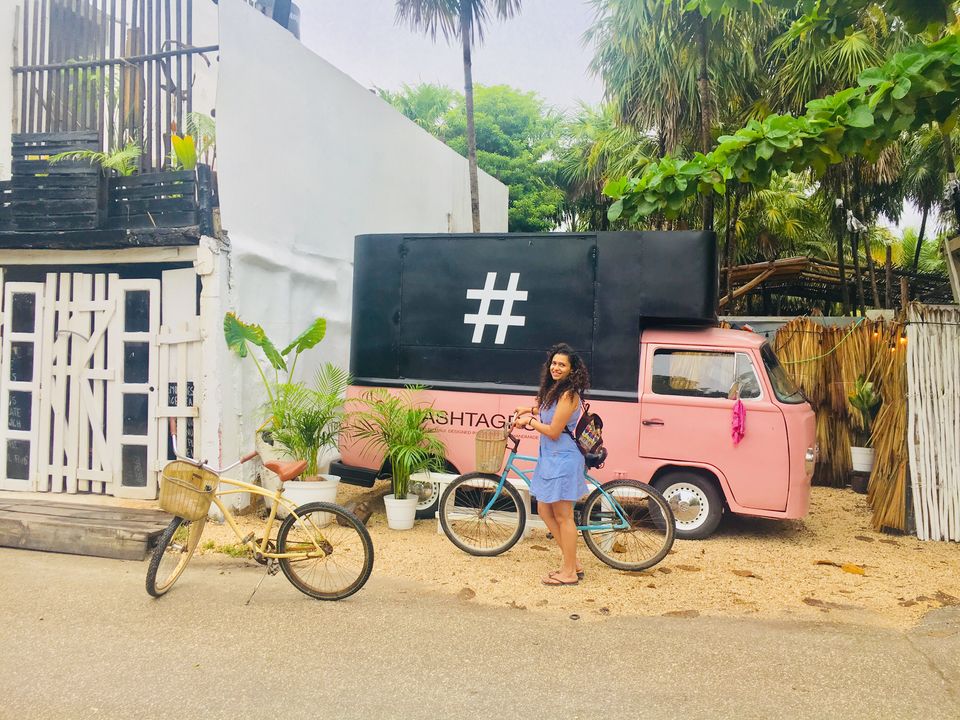 Photo of Save These Tips to Look Stylish Without Carrying Excess Bags on Your Next Trip! by Kadambari Bhatte (curlytravelmess)