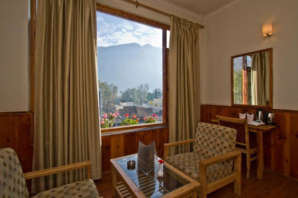 Photo of 10 Utterly Romantic Hill Resorts Close to Delhi to Get Cozy with Your Partner by Kadambari Bhatte (curlytravelmess)
