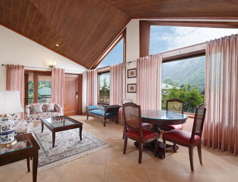 Photo of 10 Utterly Romantic Hill Resorts Close to Delhi to Get Cozy with Your Partner by Kadambari Bhatte (curlytravelmess)
