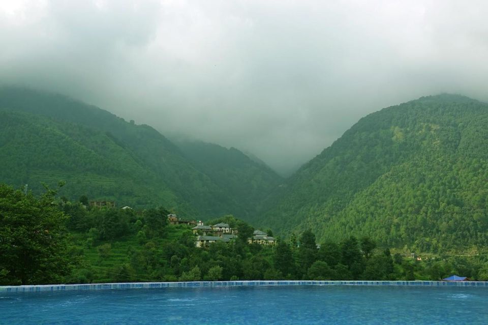 Photo of 10 Utterly Romantic Hill Resorts Close to Delhi to Get Cozy with Your Partner by Kadambari Bhatte (curlytravelmess)