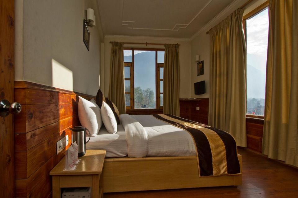Photo of 10 Utterly Romantic Hill Resorts Close to Delhi to Get Cozy with Your Partner by Kadambari Bhatte (curlytravelmess)