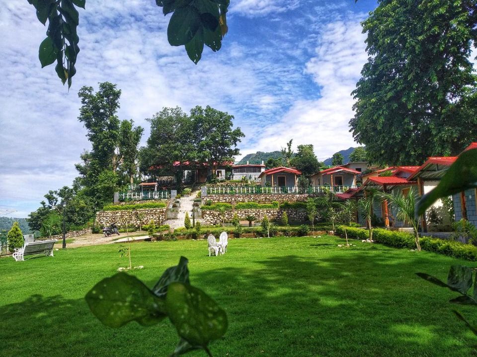 Photo of 10 Utterly Romantic Hill Resorts Close to Delhi to Get Cozy with Your Partner by Kadambari Bhatte (curlytravelmess)
