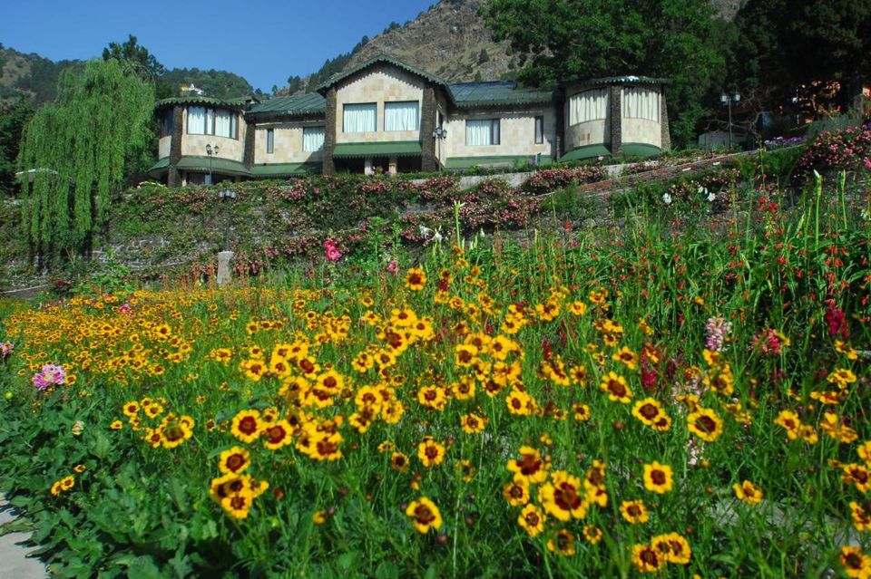 Photo of 10 Utterly Romantic Hill Resorts Close to Delhi to Get Cozy with Your Partner by Kadambari Bhatte (curlytravelmess)