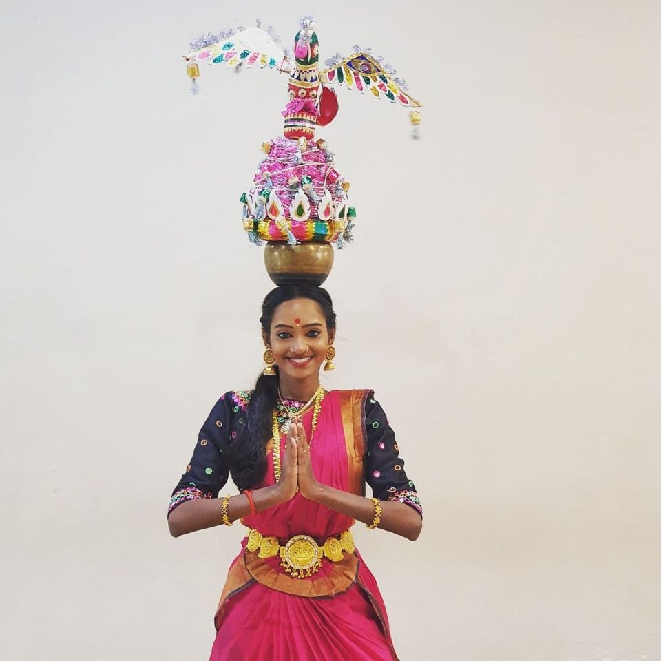 Photo of Art Lovers, Unite! Here’s How You Can Experience Singapore’s Most Happening Art Event Virtually! 1/6 by Kadambari Bhatte (curlytravelmess)