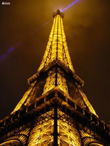 Photo of Eiffel Tower, Avenue Anatole France, Paris, France by Priyanka Asthana