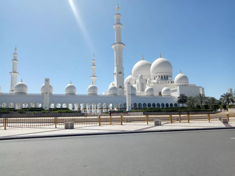 Photo of Sheikh Zayed Grand Mosque Center - Abu Dhabi - United Arab Emirates by Esha Jafri