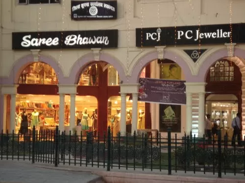 Photo of Hazratganj, Lucknow, Uttar Pradesh, India by Shefali