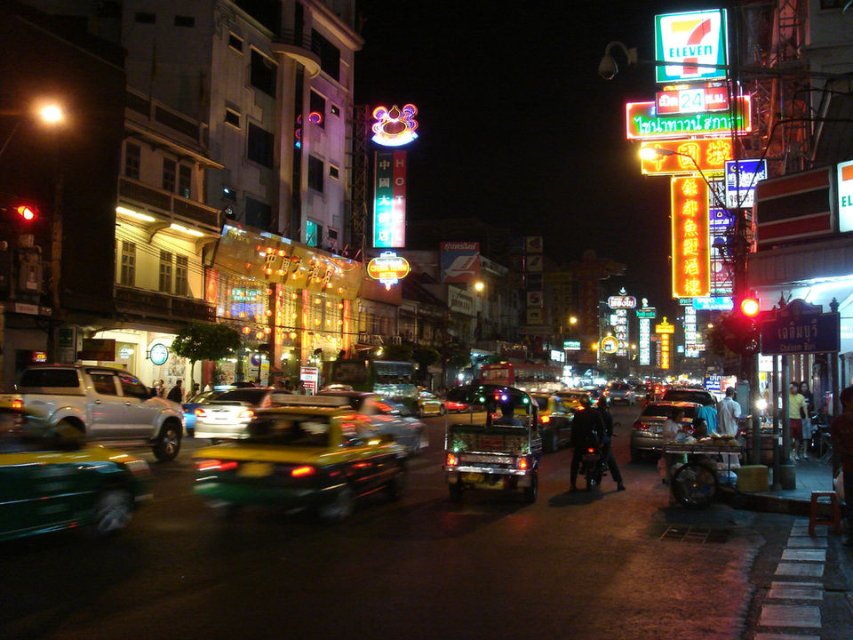 Photo of Yaowarat Bangkok Thailand by Swai Hapoo