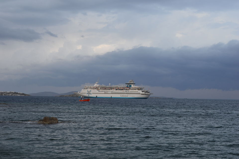 Photo of Mykonos Port, Mikonos, Greece by Nitish Mhatre