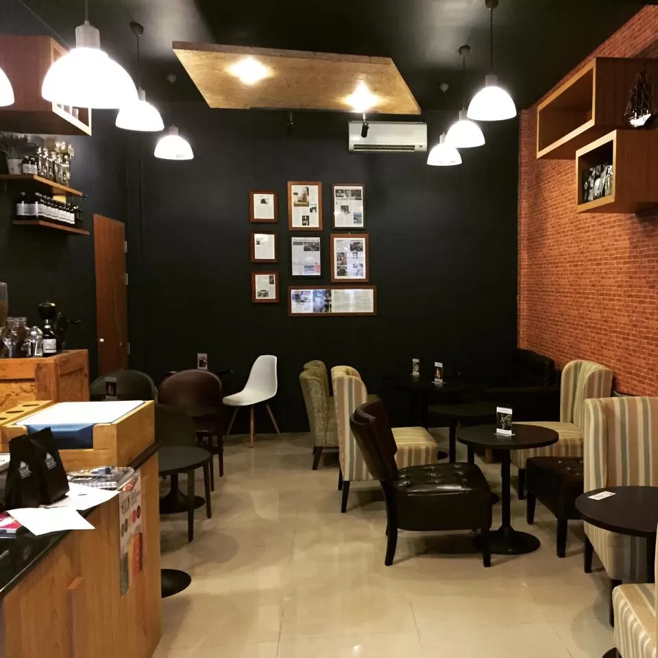 Photo of HOCKHOELEE - The Original Phuket Coffee Roaster Wiset Road Rawai Phuket Thailand by Aniruddha Kulkarni