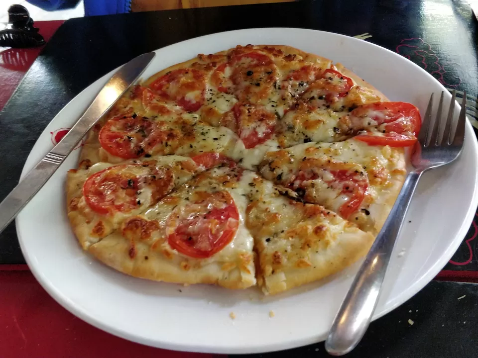 Photo of Norling Hummingbird Cafe, Mohli Lahrandi, Himachal Pradesh, India by Jenn Rumao