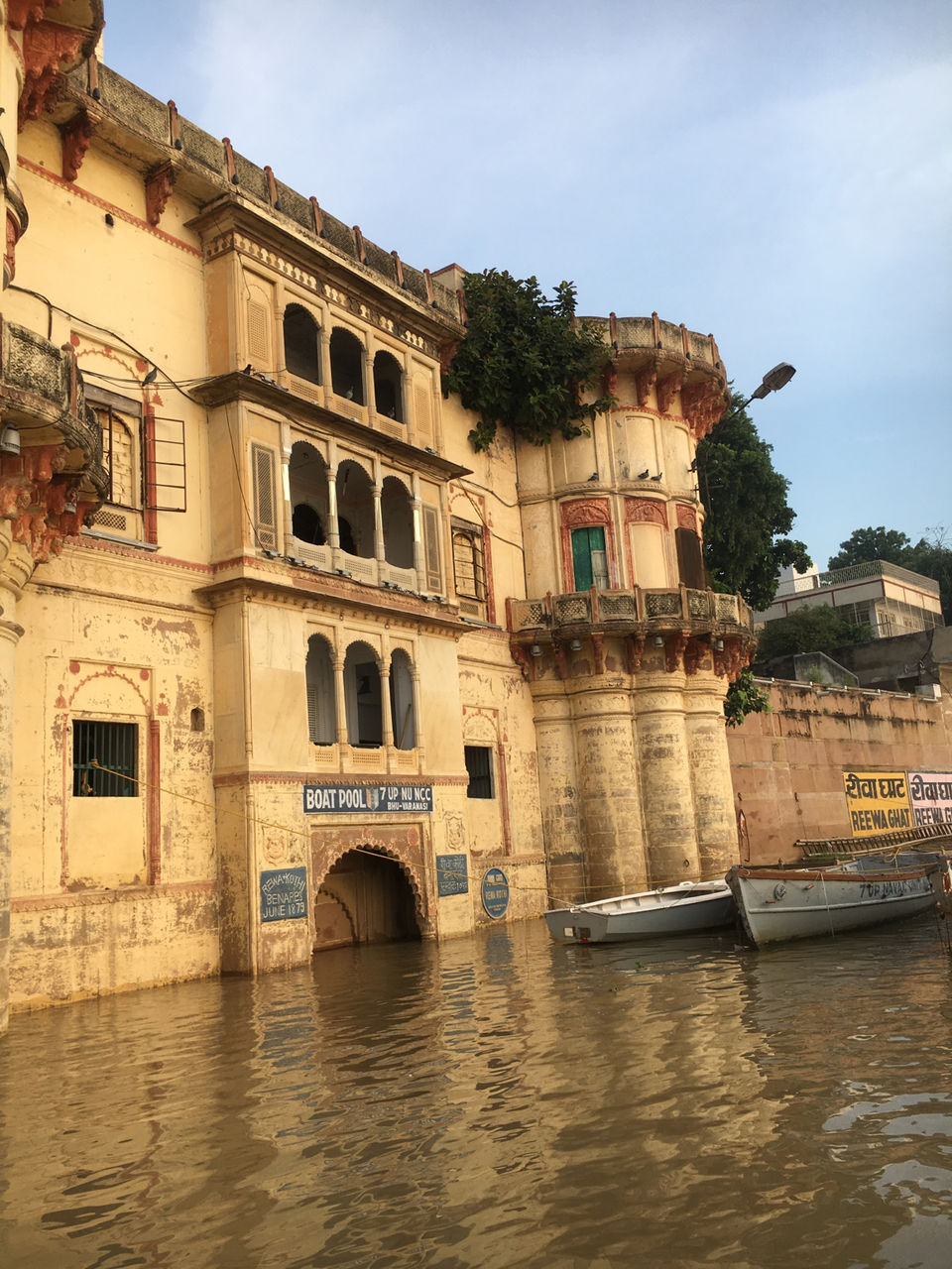 Photo of Assi ghat, Shivala, Varanasi, Uttar Pradesh, India by Saloni
