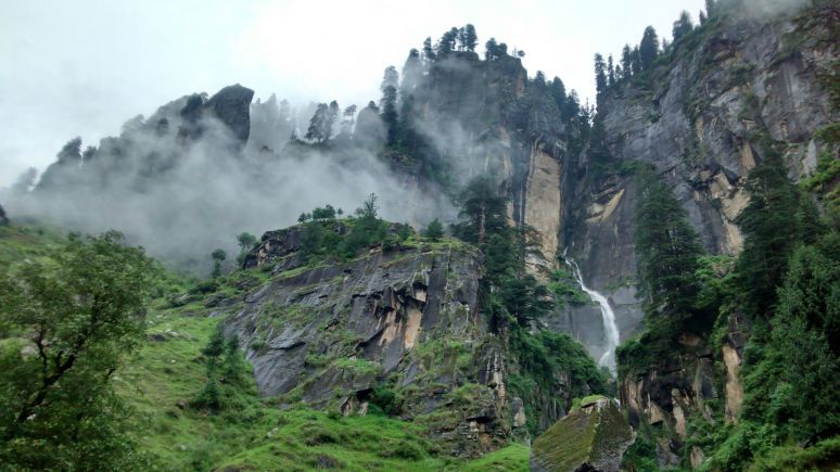 Photo of A Famously Unknown Waterfall 2/8 by Rookie Travel Diaries