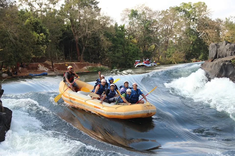 Photo of white water rafting by vinay vinvin