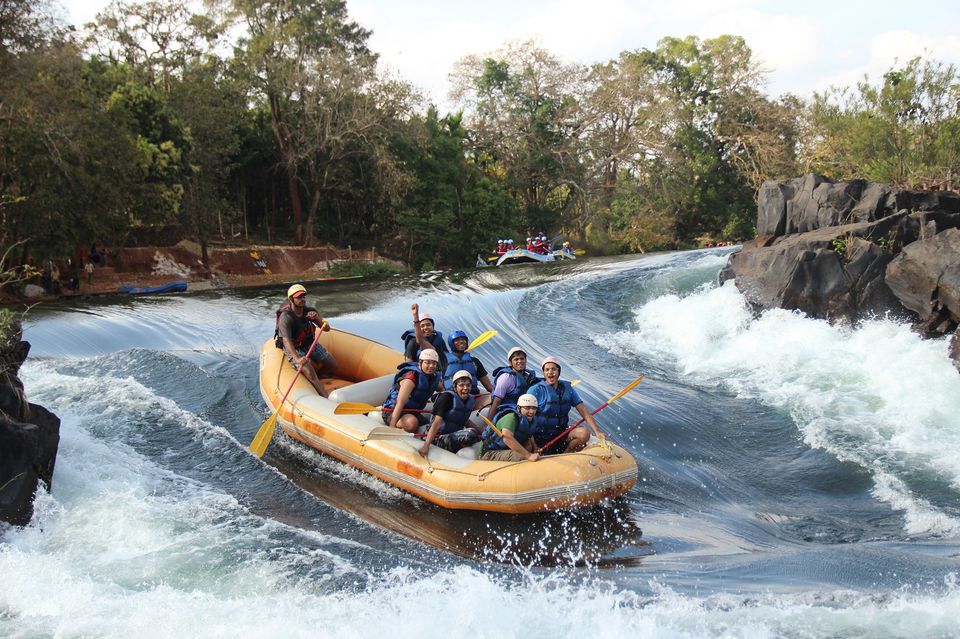 Photo of white water rafting by vinay vinvin