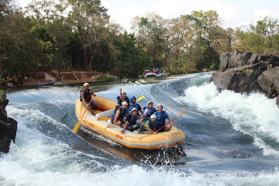 Photo of white water rafting by vinay vinvin