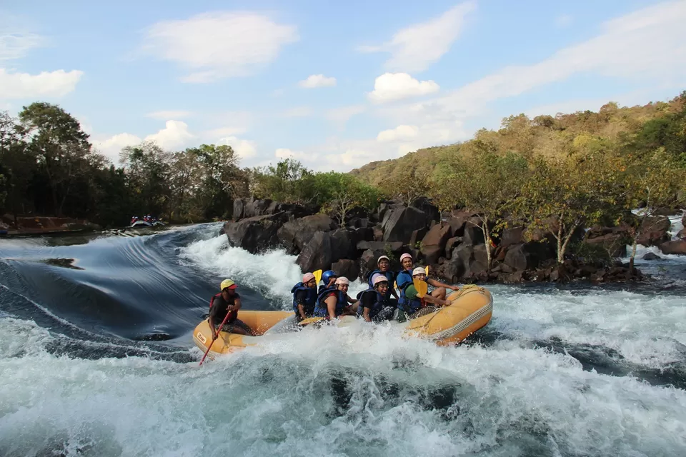 Photo of white water rafting by vinay vinvin