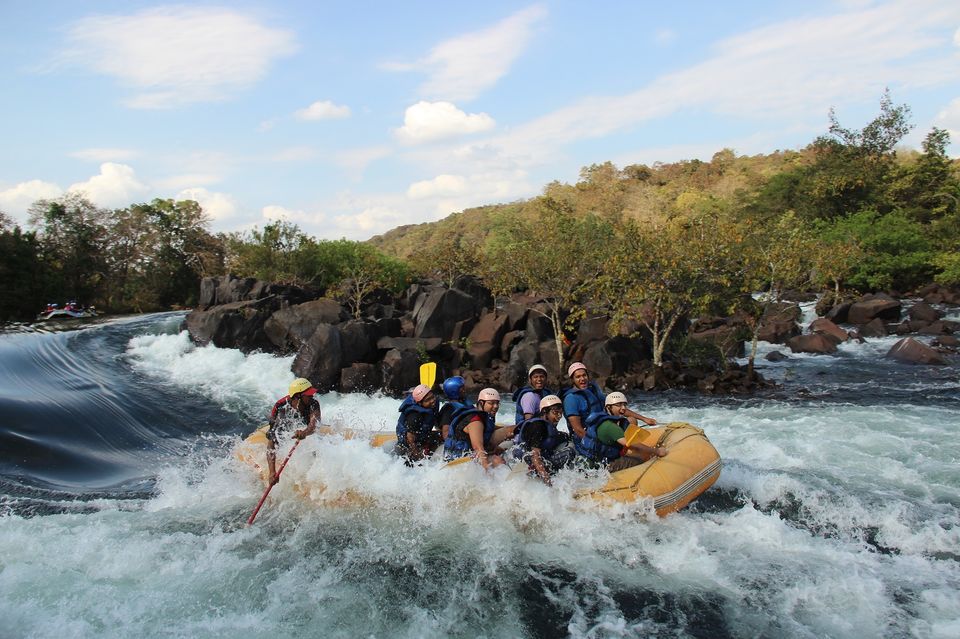 Photo of white water rafting by vinay vinvin