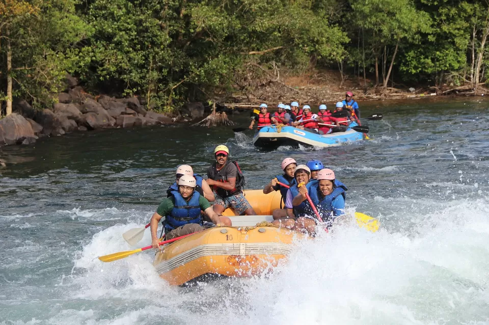 Photo of white water rafting by vinay vinvin
