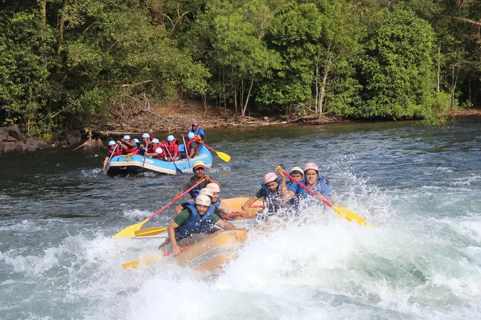 Photo of white water rafting by vinay vinvin
