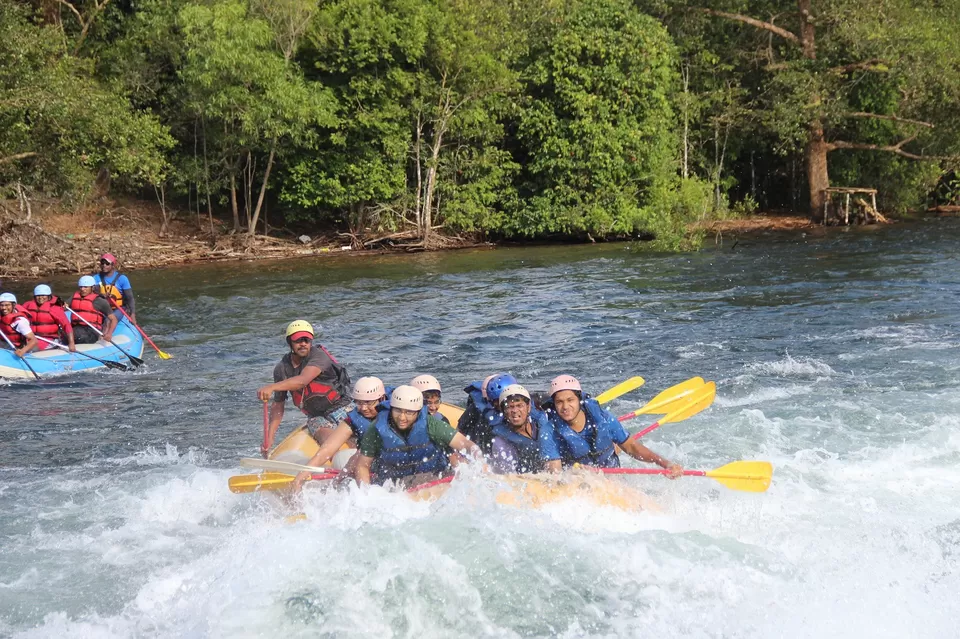 Photo of white water rafting by vinay vinvin