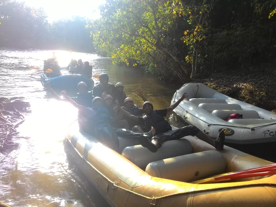 Photo of white water rafting by vinay vinvin