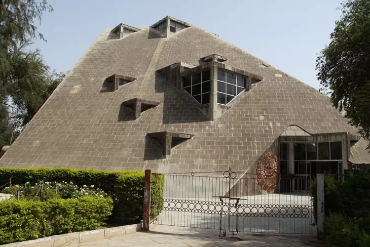 Photo of Sardar Patel Planetarium, Kala Ghoda Circle, Sayajigunj, Vadodara, Gujarat, India by Suruchi Bhavsar