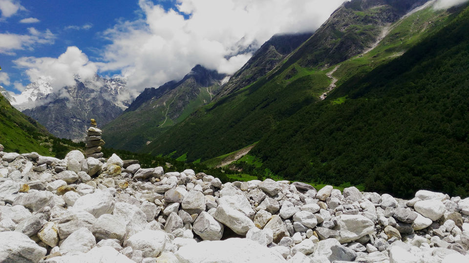Photo of Valley of Flowers National Park, Chamoli, Uttarakhand, India by Shivangi Jain
